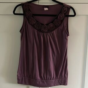 Agenda brand, sleeveless shirt.